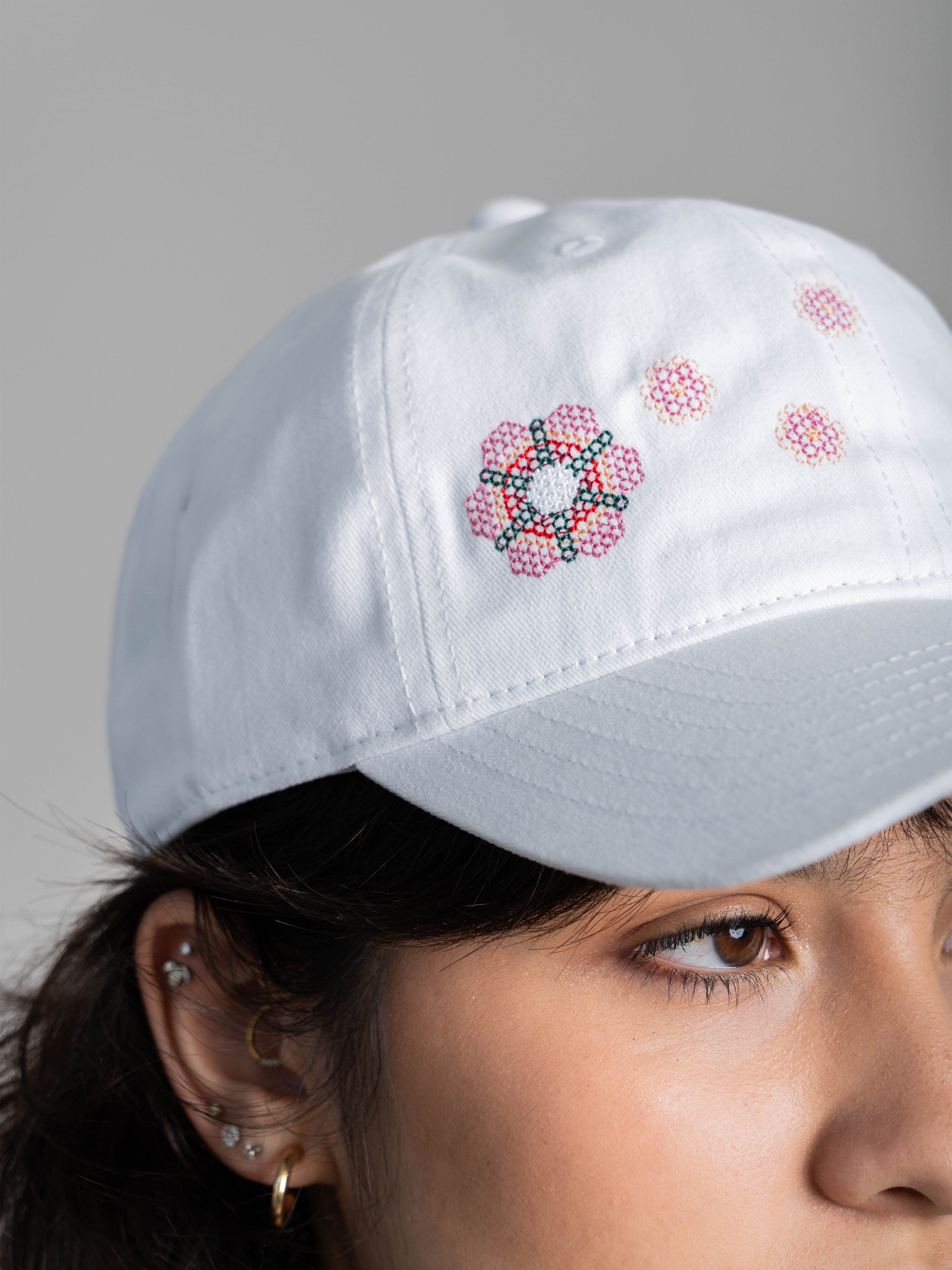Sakura Huichol - White Cap
